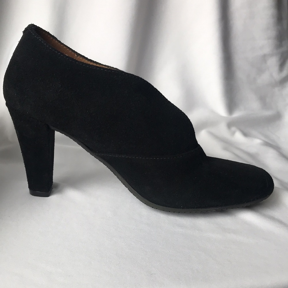 Eric Michael Heels - image 4